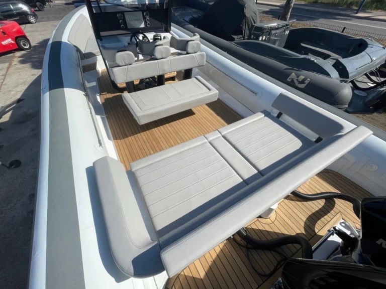 Noleggiare una Novamarine RH 1000 a Hyères