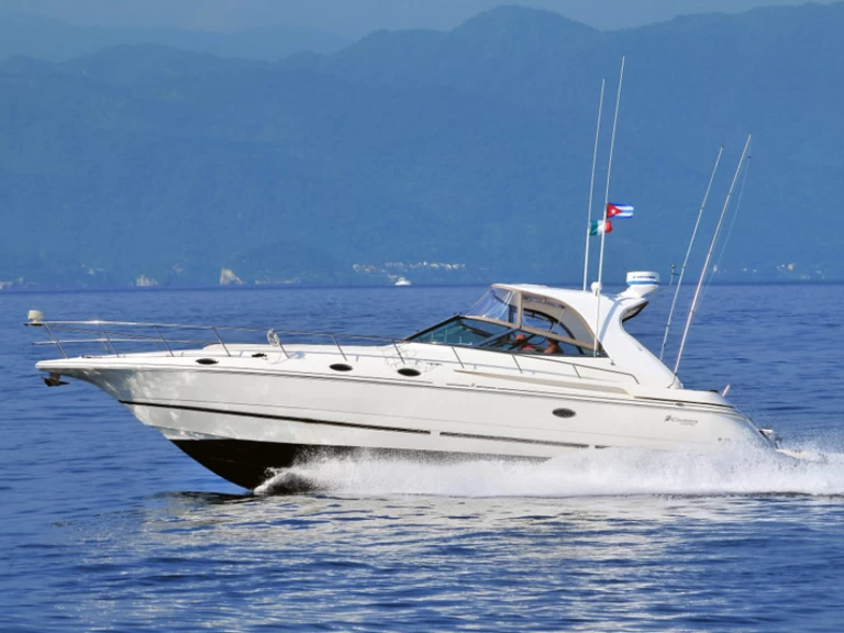 Noleggiare una Cruisers 44 a Cruz de Huanacaxtle