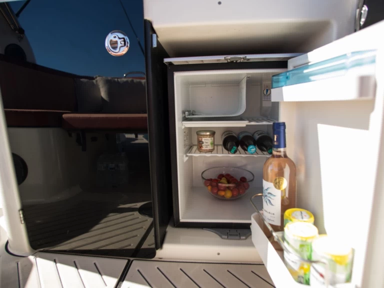 Noleggiare una Zodiac Medline 9 a Propriano