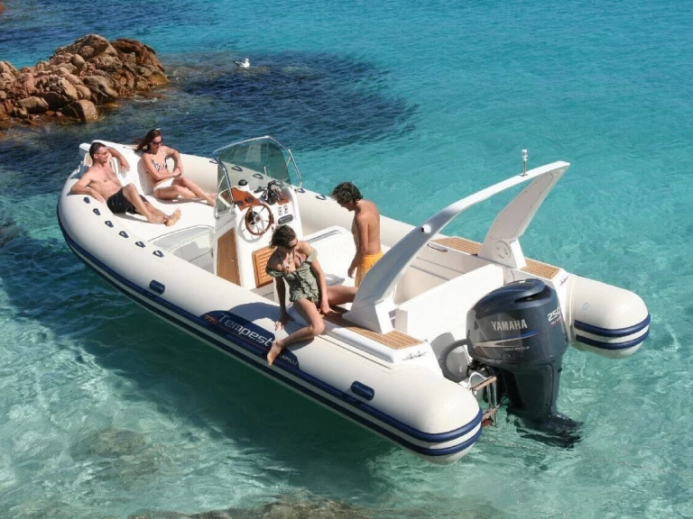 Noleggio Gommone con o senza skipper Capelli a Porto-Vecchio