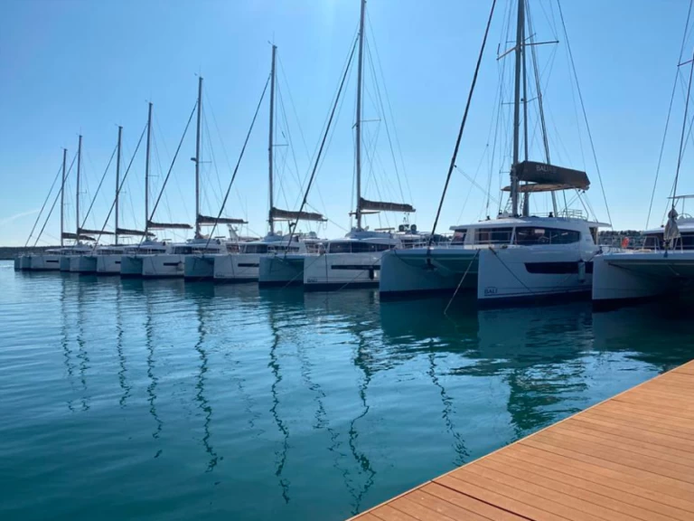 Catamarano a noleggio a Cannigione al miglior prezzo