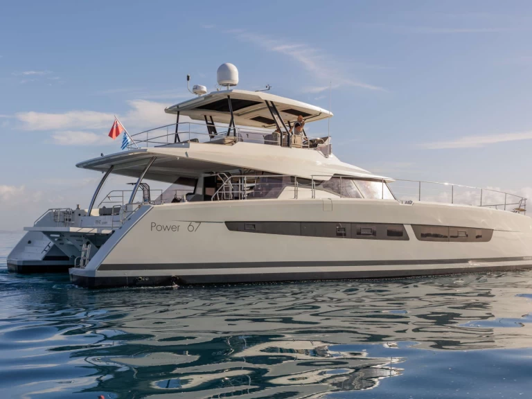 Noleggio Yacht di lusso Fountaine Pajot con patente nautica