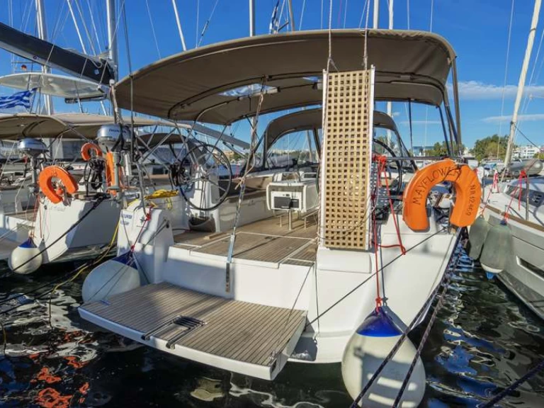 Noleggio barche Jeanneau Sun Odyssey 519 a Néa Péramos su Samboat