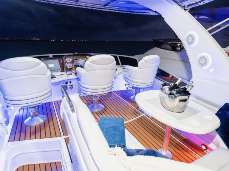 Noleggio barche Sea Ray Sea Ray 480 Sundancer a Miami Beach su Samboat