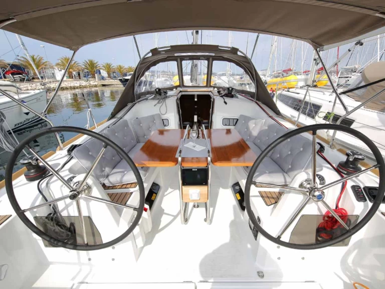 Noleggio Barca a vela a Jezera – Jeanneau Sun Odyssey 349
