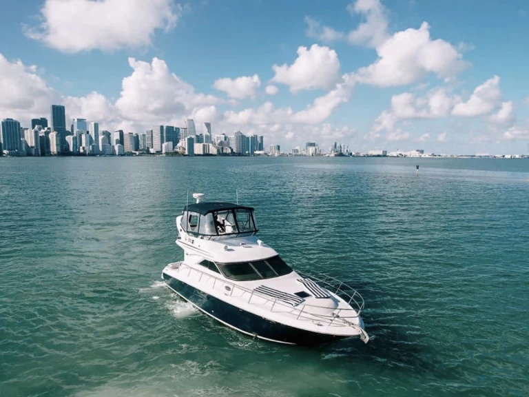 Sea Ray Sea Ray 500 Sundancer da affittare a  Miami Beach