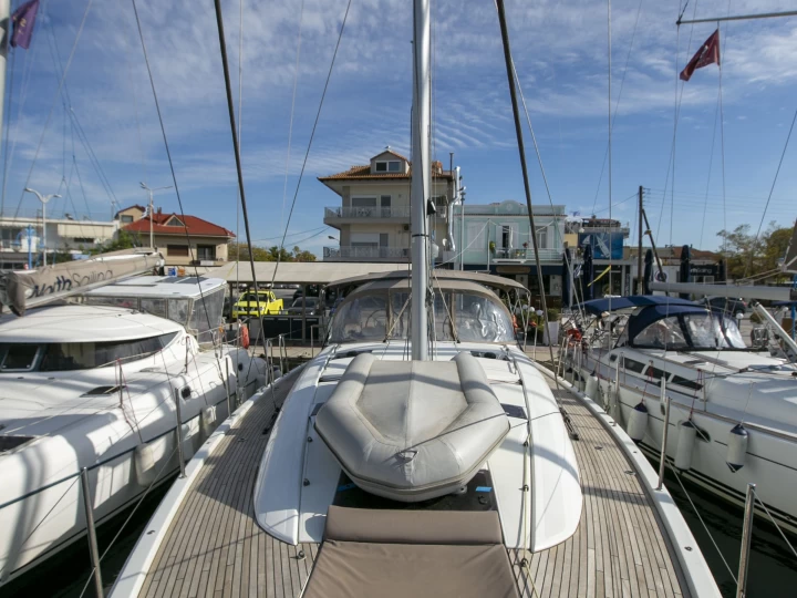 Noleggio Barca a vela Jeanneau con patente nautica