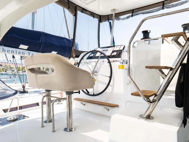 Noleggiare una Lagoon Lagoon 42 a Néa Péramos