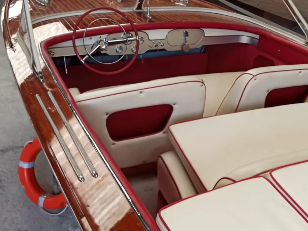 Barca a motore a noleggio a Berlin al miglior prezzo