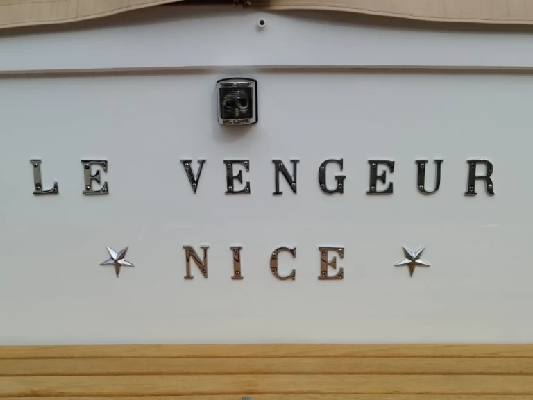 Barca a motore a noleggio a Cannes al miglior prezzo