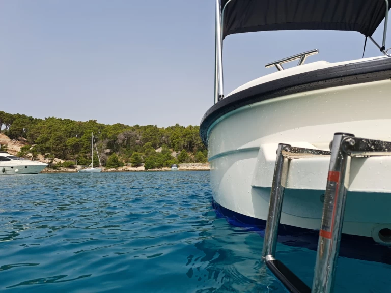 Noleggio barche Milna economico Open 500