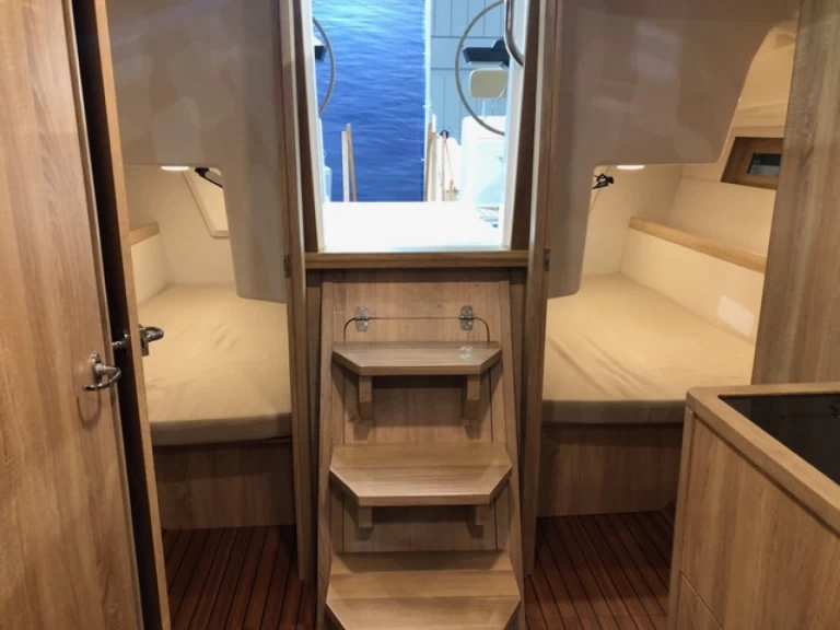 Barca a vela a noleggio a Poltu Quatu al miglior prezzo