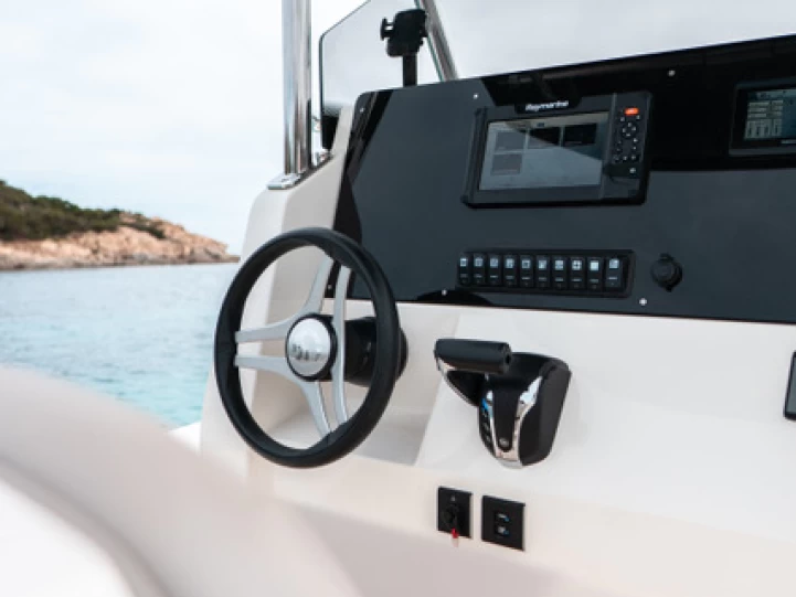 Noleggio Barca a motore  con patente nautica