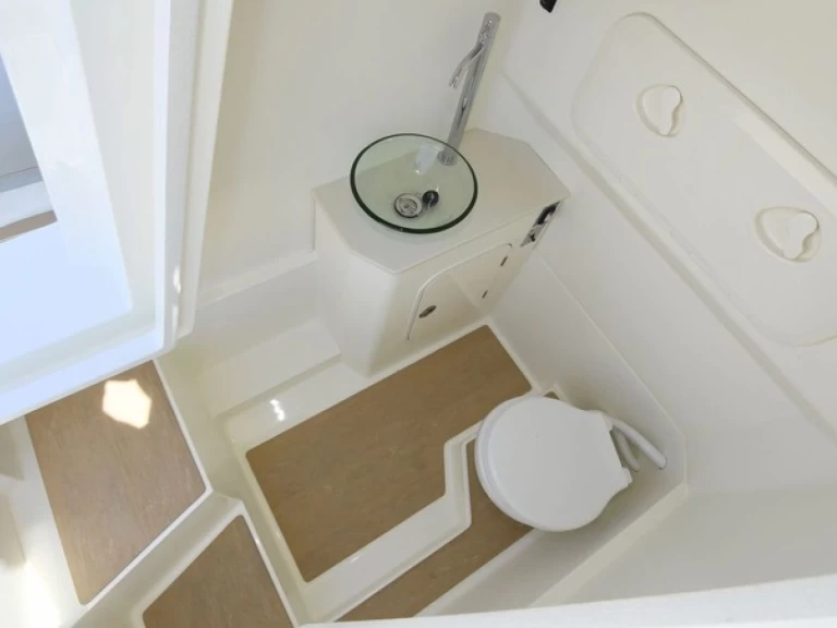 Barca a motore a noleggio a Poltu Quatu al miglior prezzo