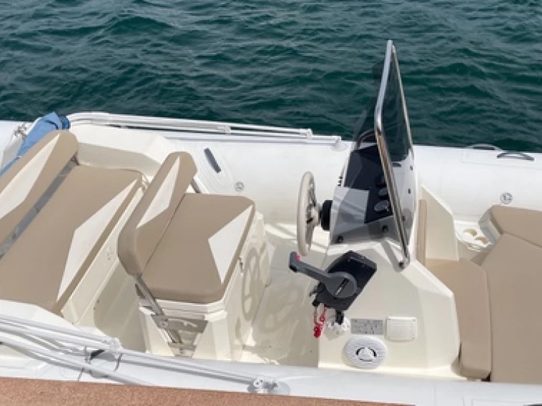 Noleggio barche Capelli Tempest 570 40 HP a Porto Cervo su Samboat