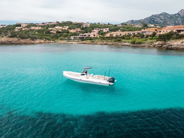  Capelli 900 Open 300 HP da affittare a  Poltu Quatu