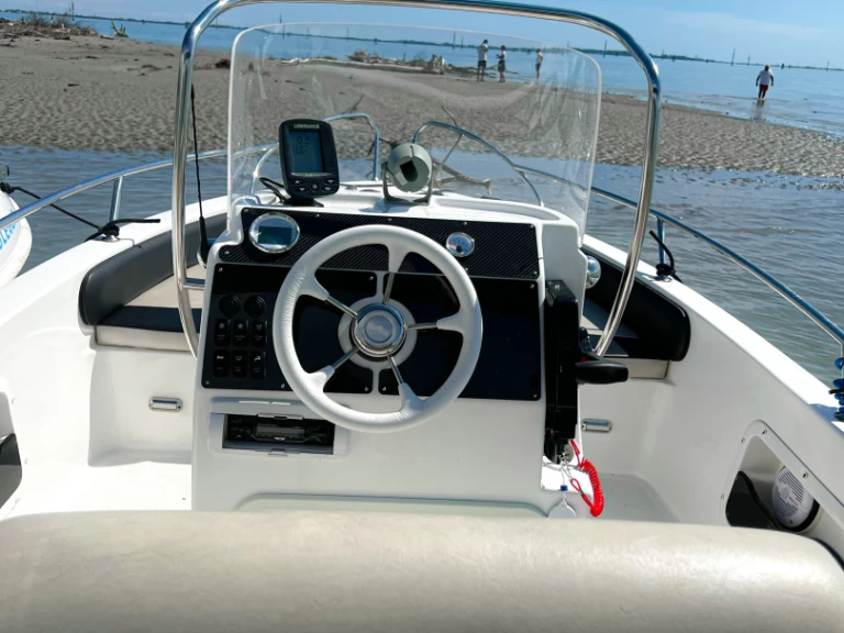 Noleggio Barca a motore yacht & co con patente nautica