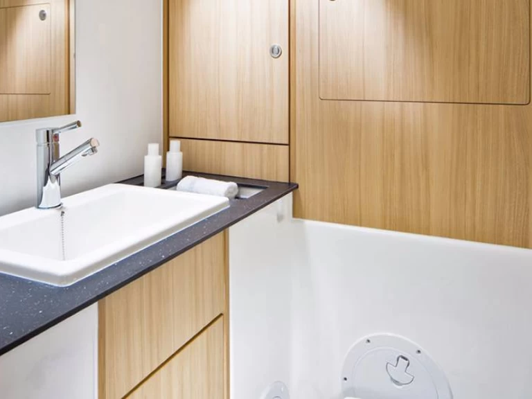 Noleggio Barca a vela Bavaria con patente nautica