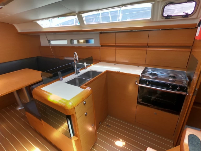 Noleggio barche Jeanneau Sun Odyssey 409 a Olbia su Samboat