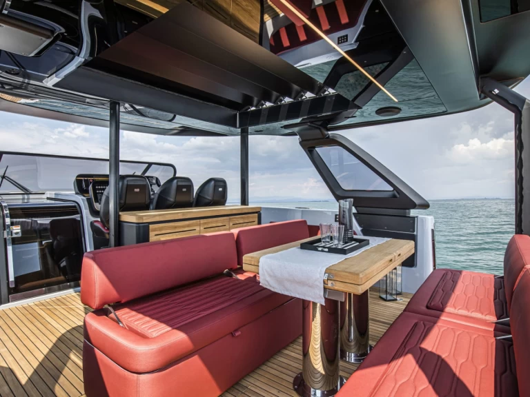 Yacht di lusso a noleggio a Juan-les-Pins al miglior prezzo