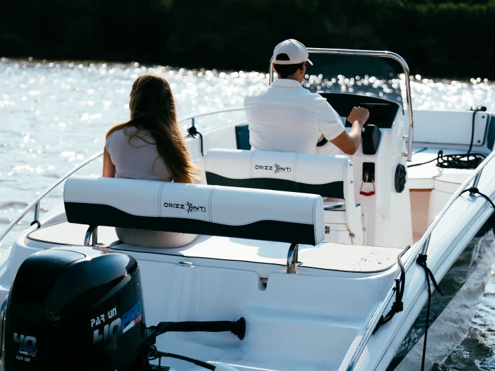 Noleggio Barca a motore Orizzonti con patente nautica