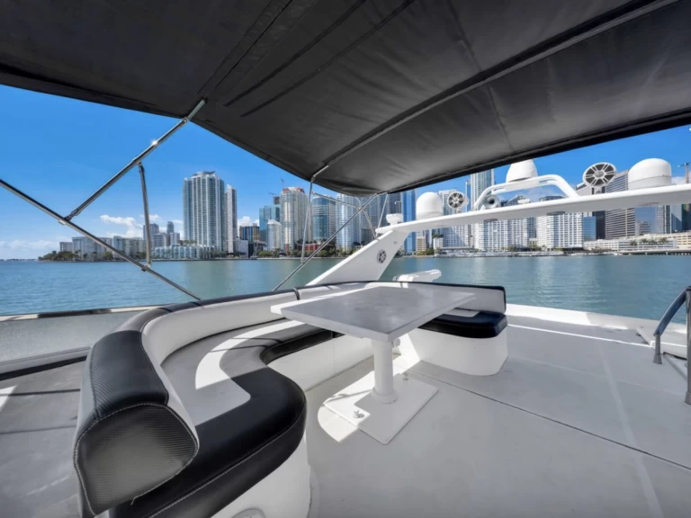 Noleggio Yacht di lusso a Miami Beach – Uniesse 80 Regal 