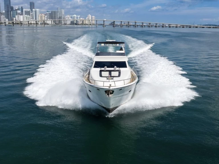 Noleggio Yacht di lusso Uniesse con patente nautica