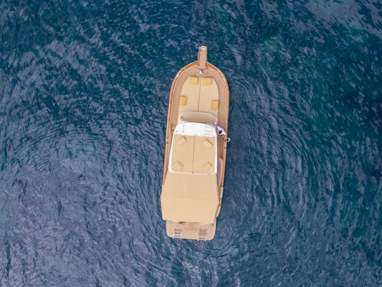 Noleggiare una Cantieri del Cilento 12 a Forio