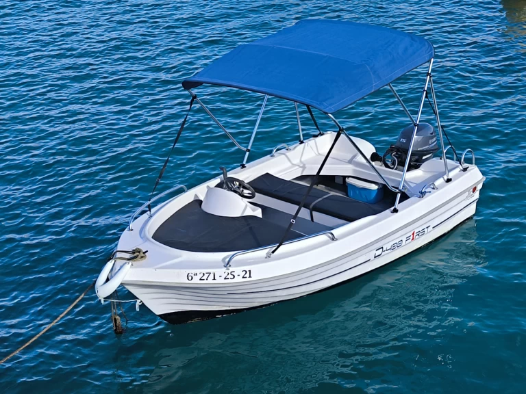 Noleggio barche Dipol D-400 F1RST a Ciutadella de Menorca su Samboat