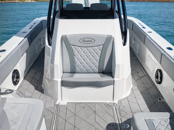 Noleggio Barca a motore Avanti con patente nautica