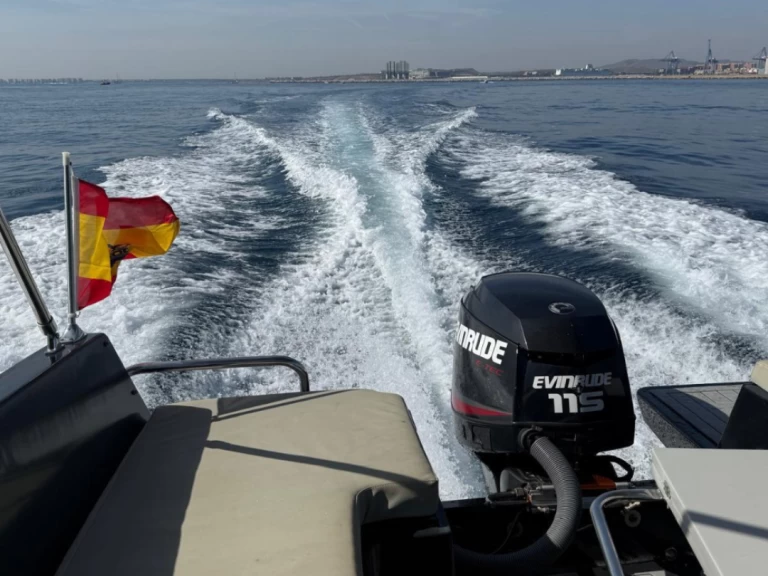 Noleggio Barca a motore Nuva con patente nautica