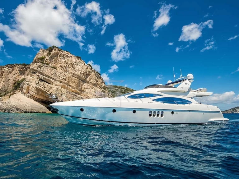 Noleggiare una Azimut Azimut 68 a Piraeus Port