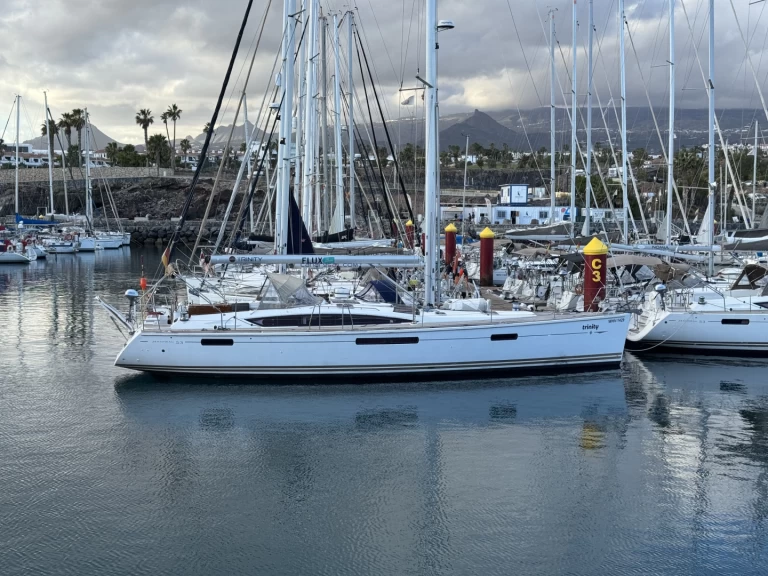 Noleggio Barca a vela Jeanneau con patente nautica