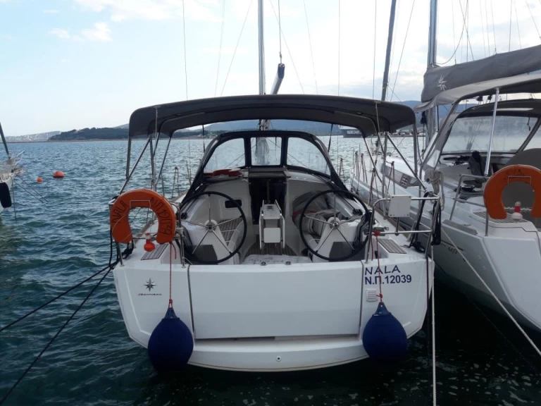 Noleggiare una Jeanneau Sun Odyssey 349 a Neo Klima
