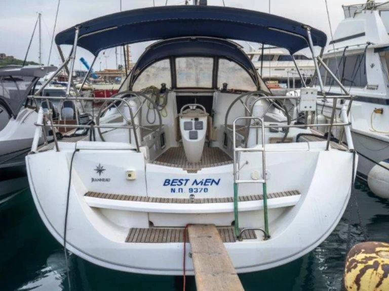 Jeanneau Sun Odyssey 42i da affittare a  Neo Klima