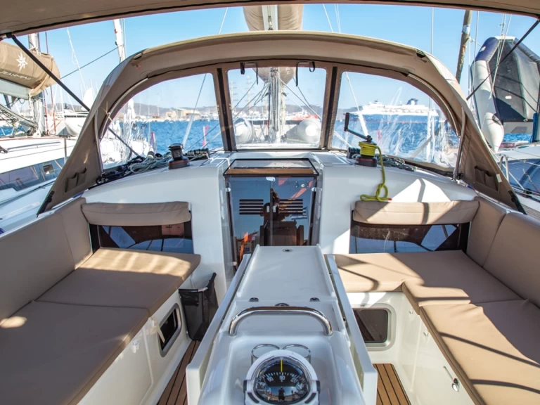 Noleggio Barca a vela Jeanneau con patente nautica