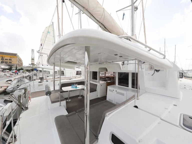 Noleggio Catamarano Lagoon con patente nautica