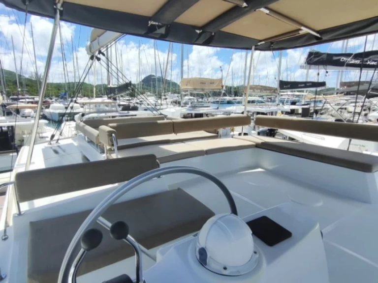 Noleggio Catamarano Bali con patente nautica