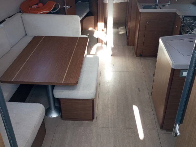 Noleggio Barca a vela Bénéteau con patente nautica