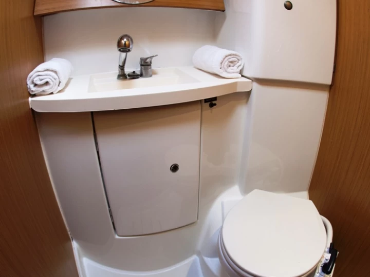 Jeanneau Sun Odyssey 42i da affittare a  Neo Klima