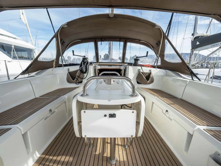 Noleggio Barca a vela Jeanneau con patente nautica