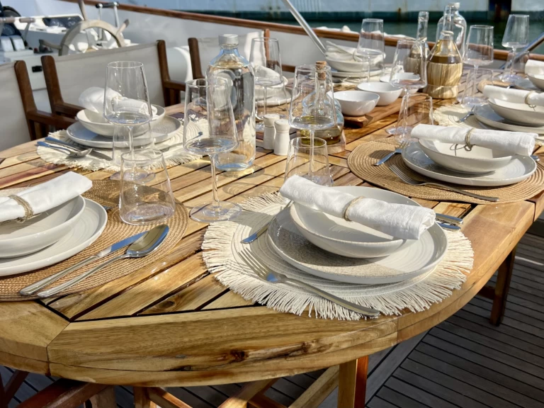 Noleggio barche Catania economico Akhir 20