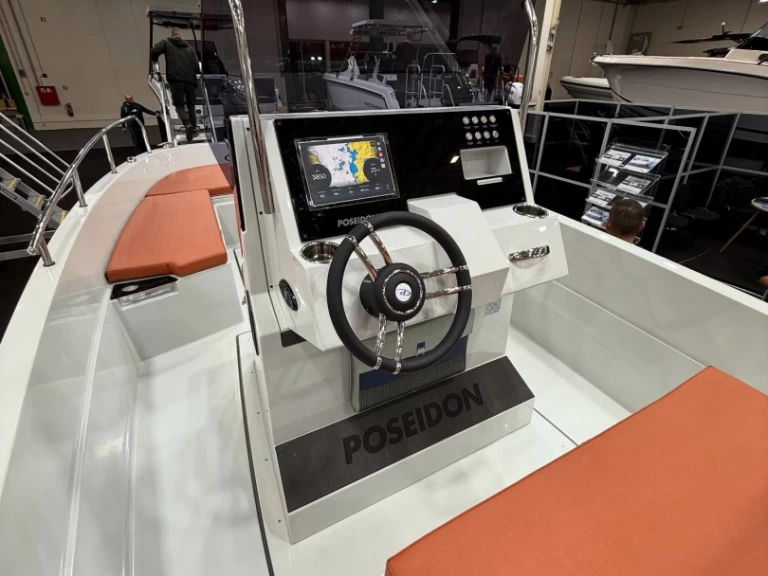 Noleggio Barca a motore con o senza skipper Poseidon a Trogir