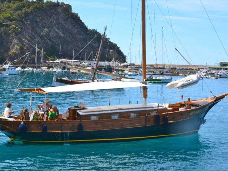 Noleggio Barca a motore con o senza skipper SIMEONI a Chiavari