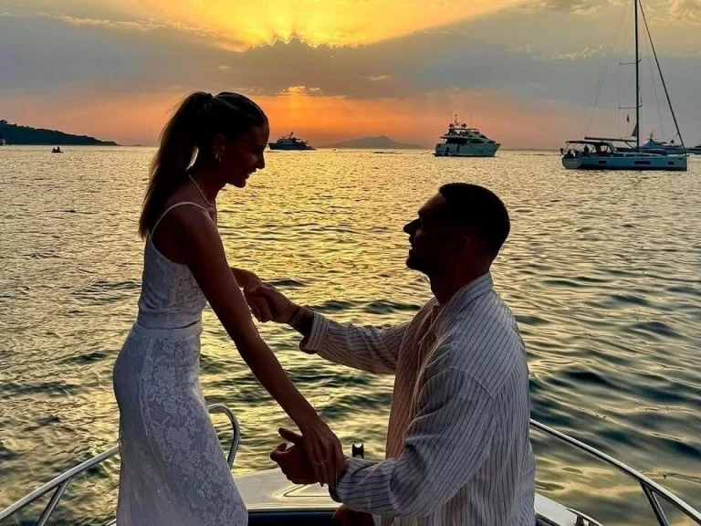 Noleggio Barca a motore con o senza skipper Barqa a Sorrento