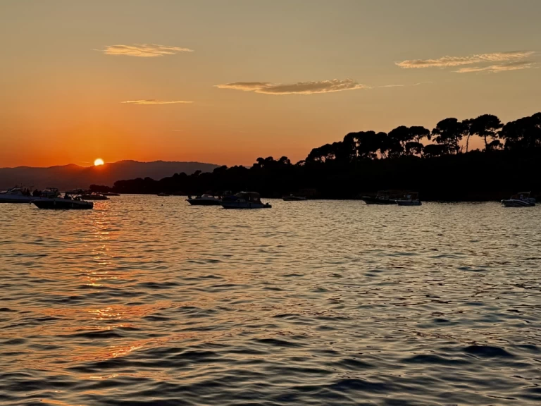 Noleggio a Antibes – Jeanneau CAP CAMARAT su SamBoat