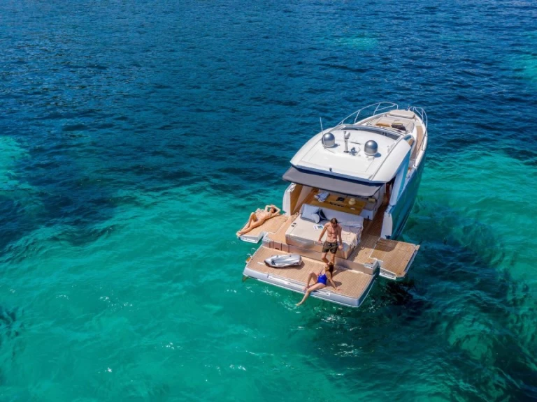 Noleggio Barca a motore Jeanneau con patente nautica