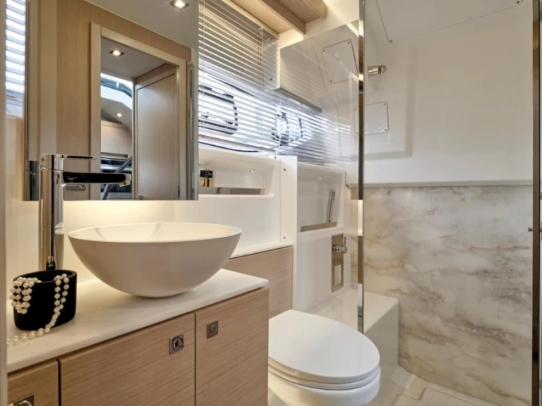 Barca a motore a noleggio a Marina de Portimão al miglior prezzo