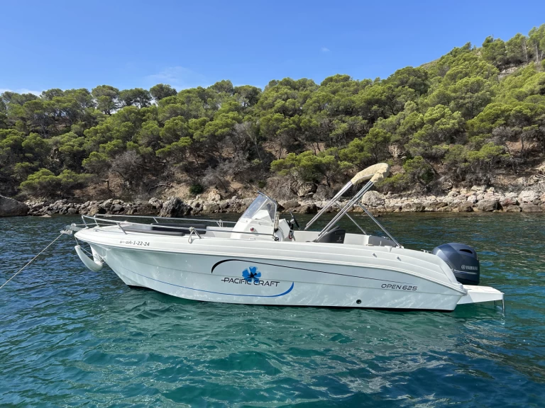 Noleggiare una Pacific Craft Pacific Craft 625 Open a Roses