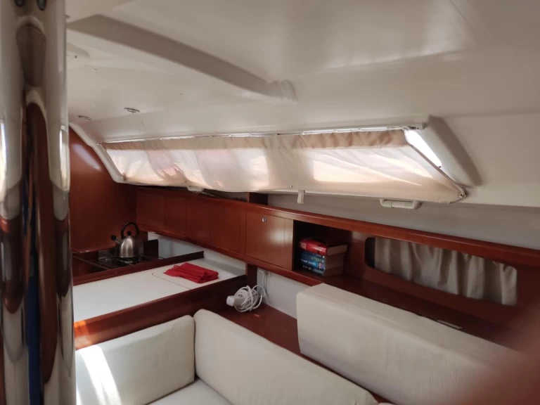 Bénéteau Oceanis 34 da affittare a  Néa Péramos